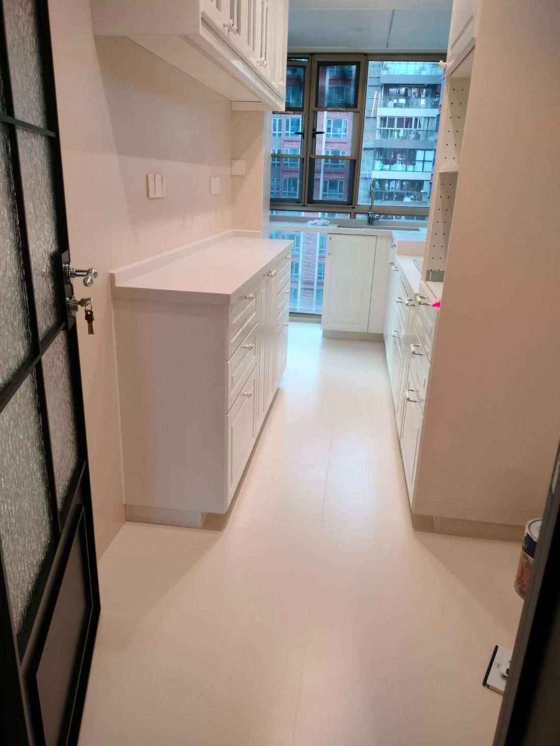 深圳住宅厨房与阳台区域开荒保洁后的效果